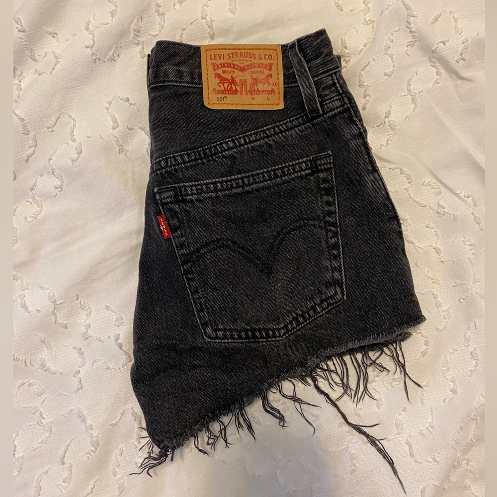 LEVIS cut off black shorts